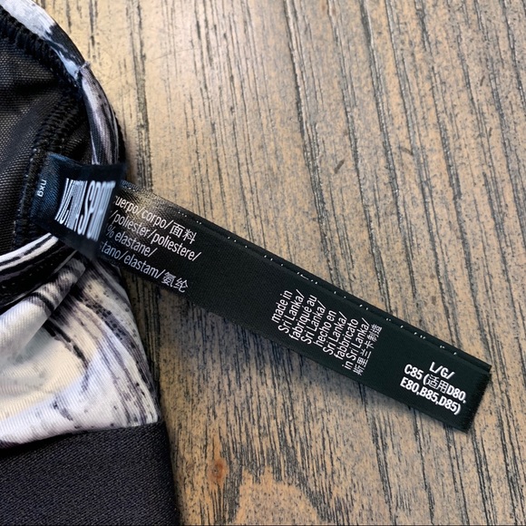 VSX Sport Strappy Back Sports Bra - Picture 5 of 6